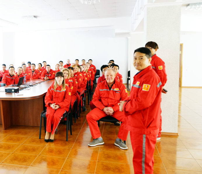 05 2021年7月1日，組織烏克蘭籍員工觀(guān)看建黨100周年慶祝大會(huì ).png